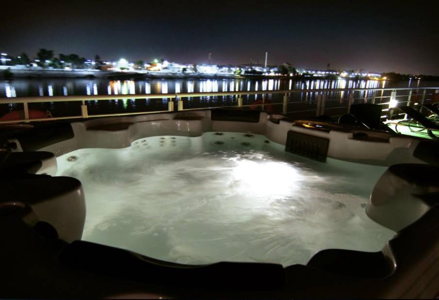 Le Fayan Nile Cruise: Weekly Luxor & Aswan Voyages Hotel Exterior photo